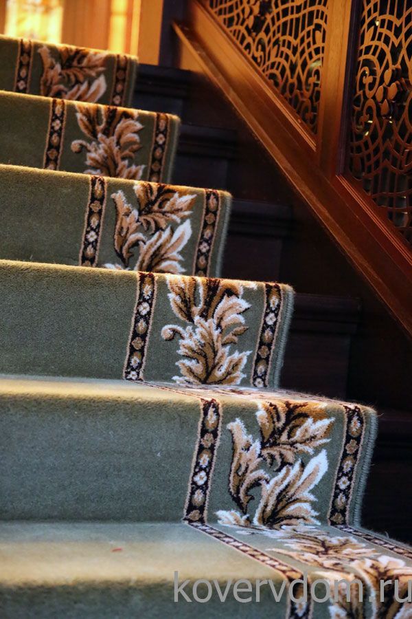 Шерстяная ковровая дорожка с укладкой на лестницу