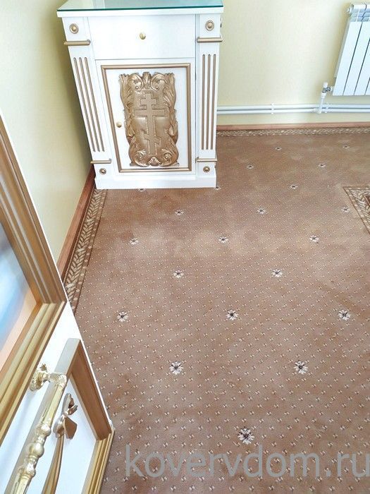 Полушерстяное ковровое покрытие Classic coffee с укладкой в храм